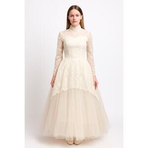 Vintage 60s Lace High Neck Wedding Gown w/ Tulle Skirt ILGWU USA small